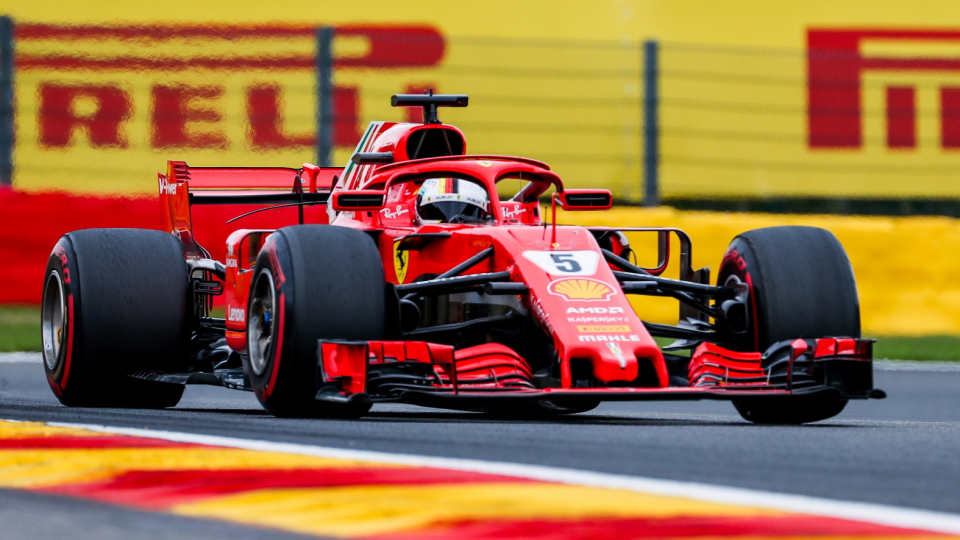 Na zdjęciu bolid Sebastiana Vettela podczas Grand Prix Belgii Formuły 1. Fot. PAP/EPA/STEPHANIE LECOCQ