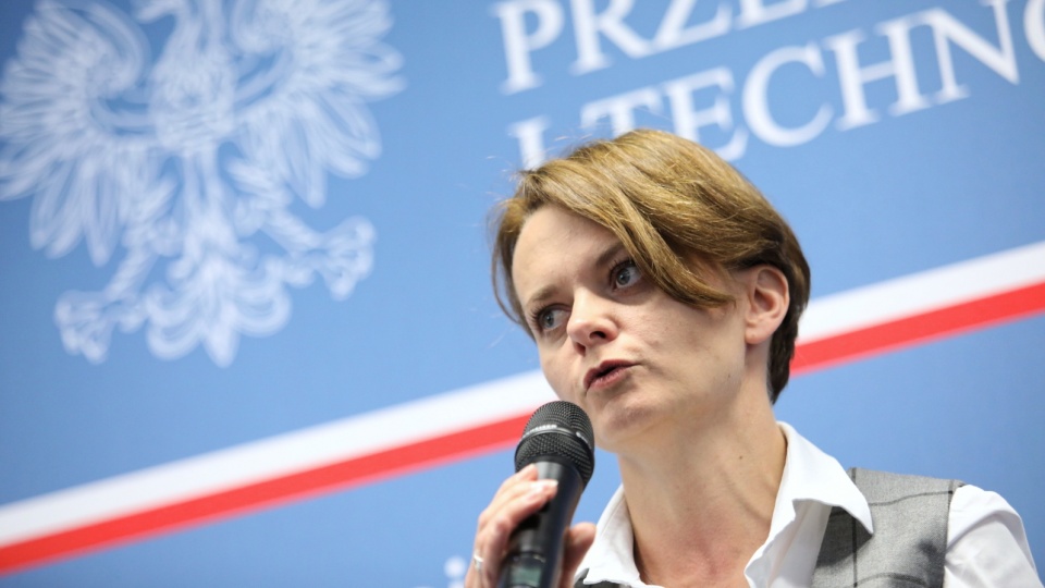 Minister przedsiębiorczości i technologii Jadwiga Emilewicz podczas konferencji prasowej. Fot. PAP/Leszek Szymański