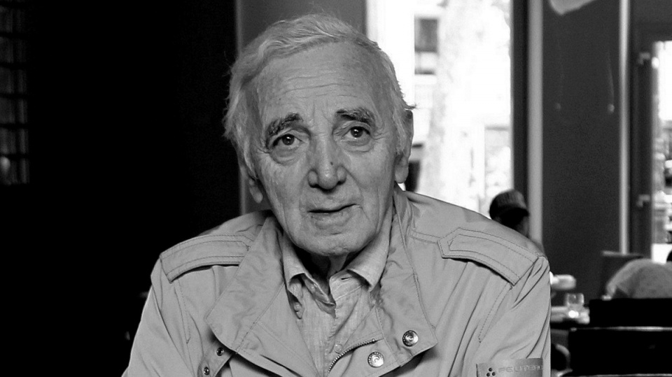 Charles Aznavour zmarł w wieku 94 lat. Fot. PAP/EPA/TONI ALBIR