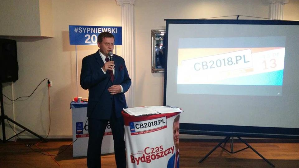 W trakcie konwencji wyborczej Marcin Sypniewski Marcin Sypniewski zaprezentował plan rozwoju miasta dla każdego okręgu wyborczego w Bydgoszczy. Fot. Damian Klich