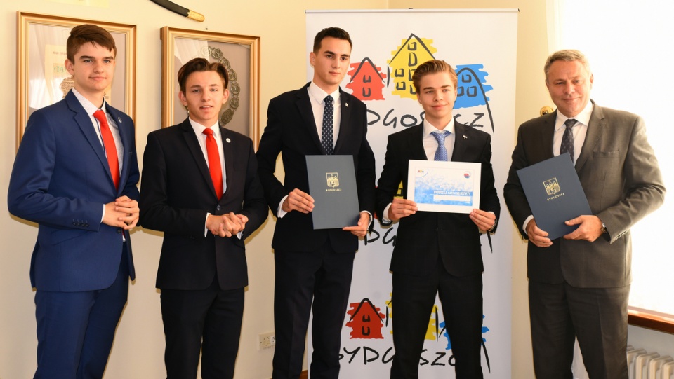 W gabinecie prezydenta Rafała Bruskiego, podpisano list intencyjny dotyczący "Bydgoskiej Karty Młodzieży". Fot. Robert Sawicki