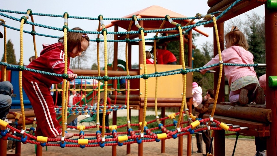 Z Budżetu Obywatelskiego może być sfinansowana budowa placów zabaw dla dzieci. Fot. Pixabay.com