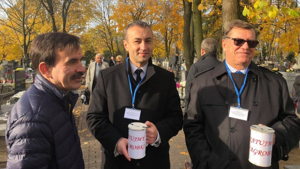 Wśród kwestujących był m.in. Jarosław Chmielewski (na zdjęciu w środku) - kandydat PiS na prezydenta Włocławka/fot. Facebook