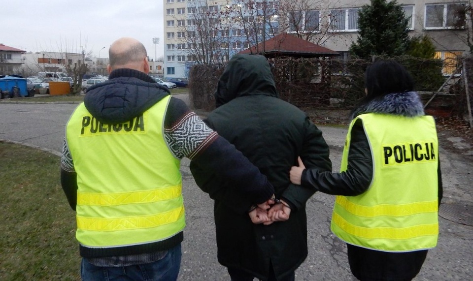 Zatrzymanie 21-latka podejrzanego o ciężkie pobicie mieszkańca Włocławka/fot. materiały policji