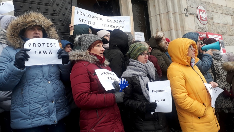 Protestują również pracownicy administracyjni sądów. Fot. Kamila Zroślak
