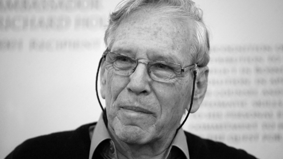 Kandydat do literackiego Nobla, jeden z twórców hebrajskiego języka literackiego, działacz na rzecz pokoju, autorytet moralny, zmarł w wieku 79 lat. Fot. PAP/EPA
