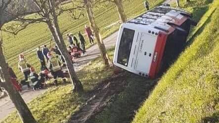 Wypadek autobusu na Mazurach. Poszkodowane są także dzieci