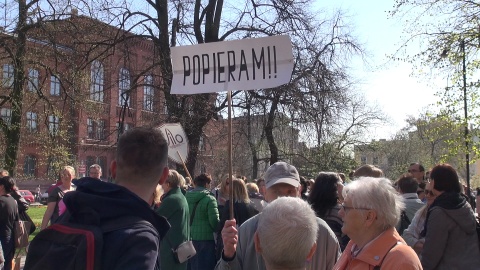 Nauczyciele wiecują na Placu Wolności w Bydgoszczy (jw)