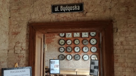 Stare zegary, meble, pocztówki i zdjęcia to atrakcje wystawy historycznej otwartej w Tleniu w powiecie świeckim. Fot. Marcin Doliński