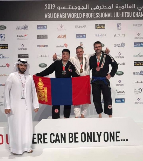 Krzysztof Olszewski mistrzem świata w brazylijskim jiu- jitsu w Abu Dhabi