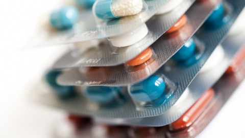Leczenie antybiotykami wymyka się spod kontroli. Polska łyka najwięcej w Europie