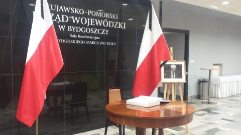 Bydgoszcz żegna Kornela Morawieckiego. Księga kondolencyjna w urzędzie