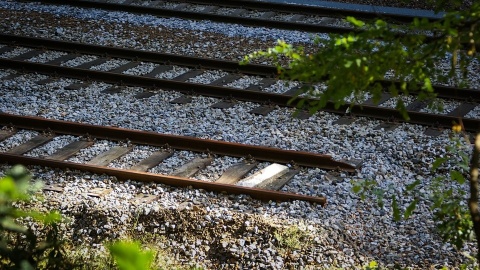 Tragedia na torach pod Włocławkiem. Pod kołami pociągu zginęła kobieta