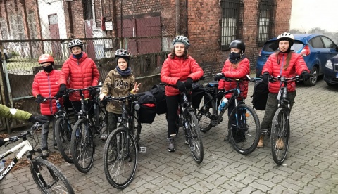 Dzieciaki kończą rowerową sztafetę dookoła świata. Przystanek w Bydgoszczy [wideo]