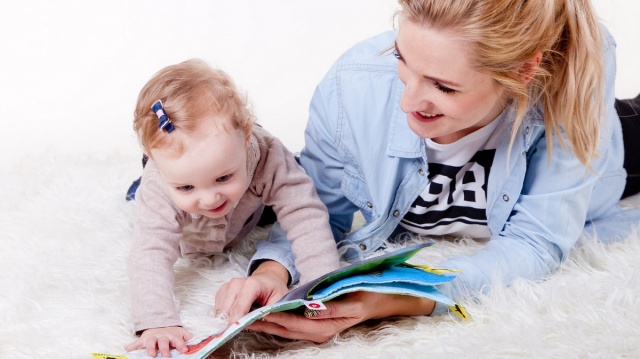 Czytajmy dzieciom od pierwszych dni życia. Dla ich dobra  apelują pediatrzy
