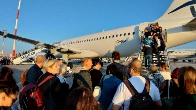 Przez jednego z pasażerów ewakuowano samolot. Bydgoszczanin i inni najedli się strachu