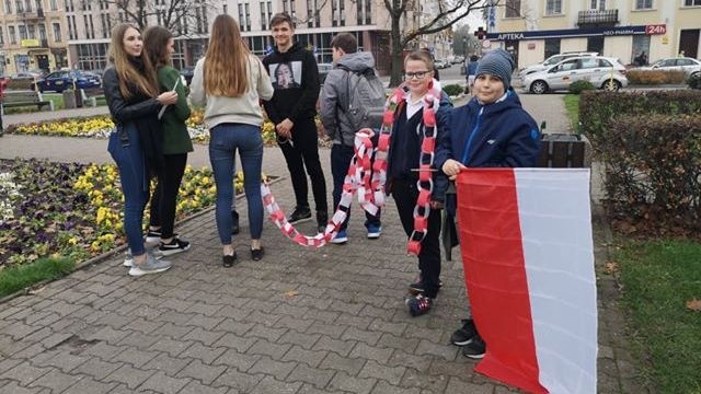 We Włocławku młodzież zorganizowała i zachęcała do udziału w patriotycznej akcji