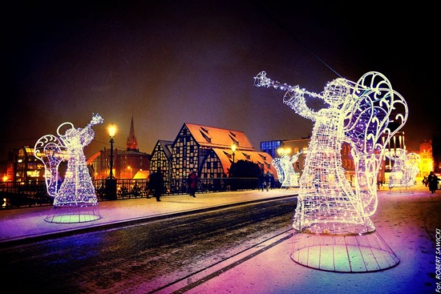 Świąteczne dekoracje rozświetlą Bydgoszcz. Trwają przygotowania do montażu