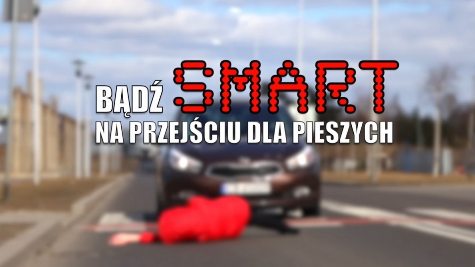 "Bądź Smart na Drodze", to działania podejmowane przez policjantów ze Świecia nad Wisłą, prowadzone wobec osób pieszych poruszających się po drodze. Fot. zrzut ekranu/KWP Bydgoszcz