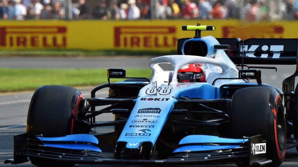 Na zdjęciu bolid Williamsa z Robertem Kubicą w kokpicie podczas kwalifikacji do Grand Prix Australii Formuły 1. Fot. PAP/EPA/JAMES ROSS