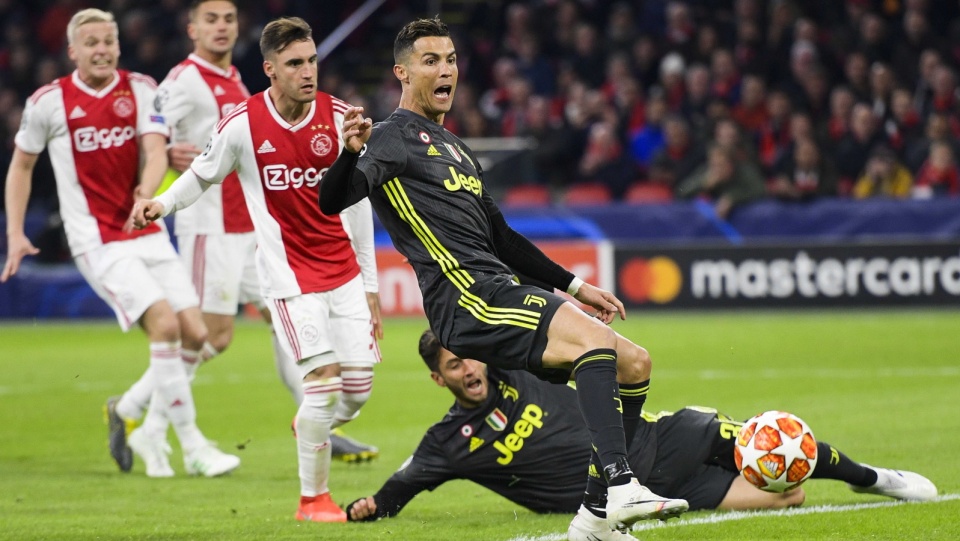 Zdjęcie z meczu Ajax Amsterdam kontra Juventus Turyn w ćwierćfinale piłkarskiej Ligi Mistrzów 2018/2019. Fot. PAP/EPA/OLAF KRAAK