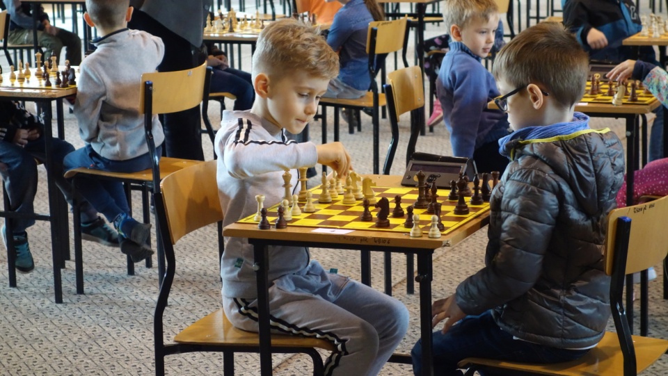 Najmłodsi szachiści z regionu rywalizowali w X Liceum Ogólnokształcącym w Toruniu. Fot. Monika Kaczyńska