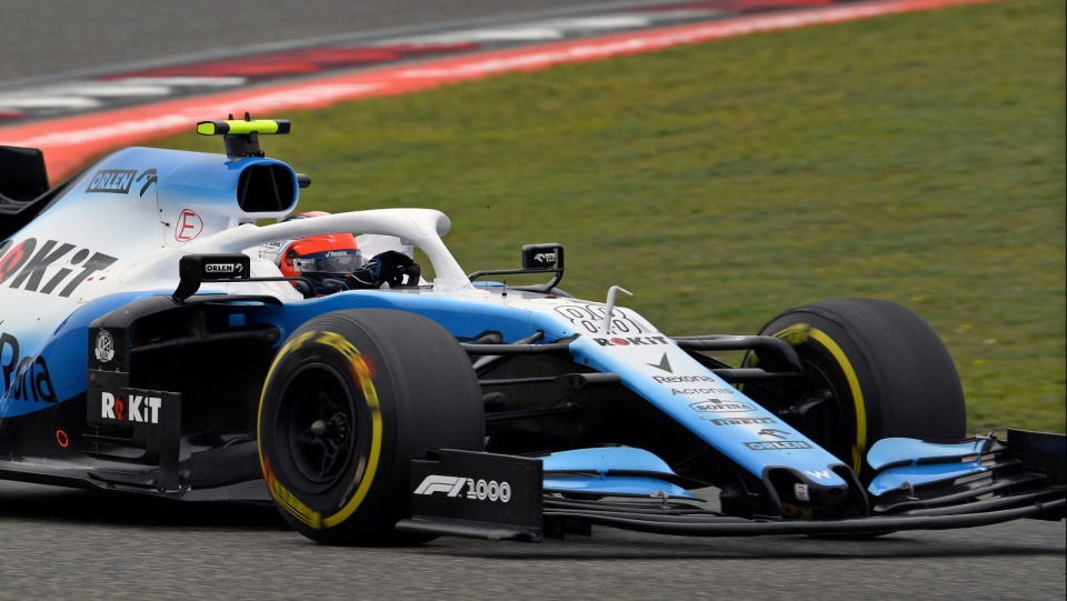 Na zdjęciu bolid Williamsa z Robertem Kubicą na pokładzie podczas wyścigu o Grand Prix Chin Formuły 1 w 2019 roku. Fot. PAP/EPA/DIEGO AZUBEL