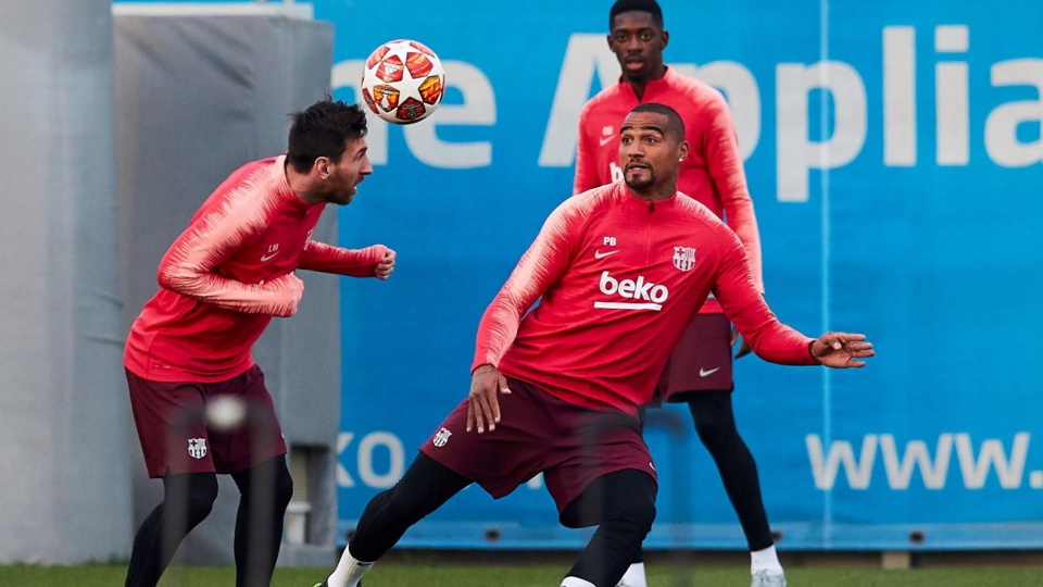 Piłkarze FC Barcelony trenują przed rewanżowym meczem u siebie z Manchesterem United w ćwierćfinale piłkarskiej Ligi Mistrzów 2018/2019. Fot. PAP/EPA/ALEJANDRO GARCIA
