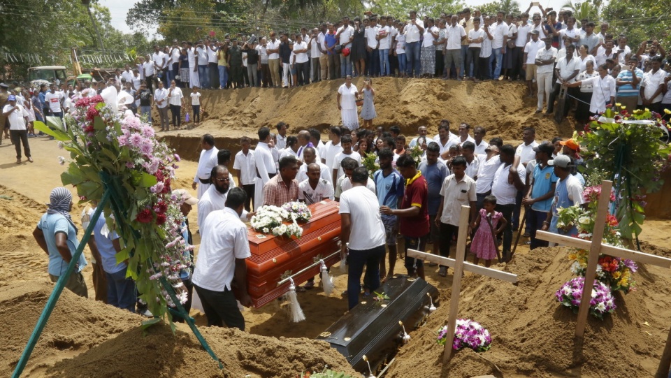 Pogrzeby ofiar zamachów terrorystycznych na Sri Lance/fot. PAP/EPA/M.A.
