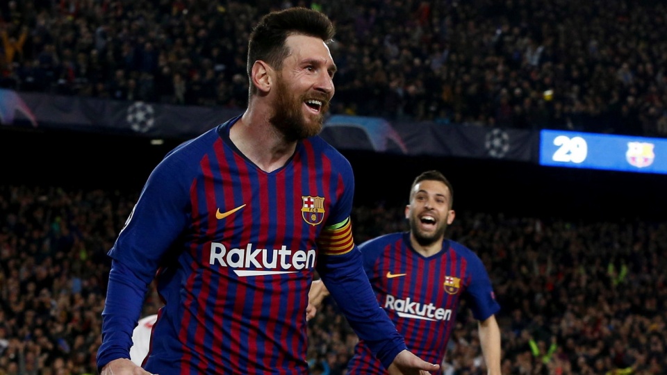 Na pierwszym planie zdjęcia Lionel Messi, główny bohater FC Barcelony w półfinałowym meczu Ligi Mistrzów z Liverpoolem (3:0). Fot. PAP/EPA/Enric Fontcuberta