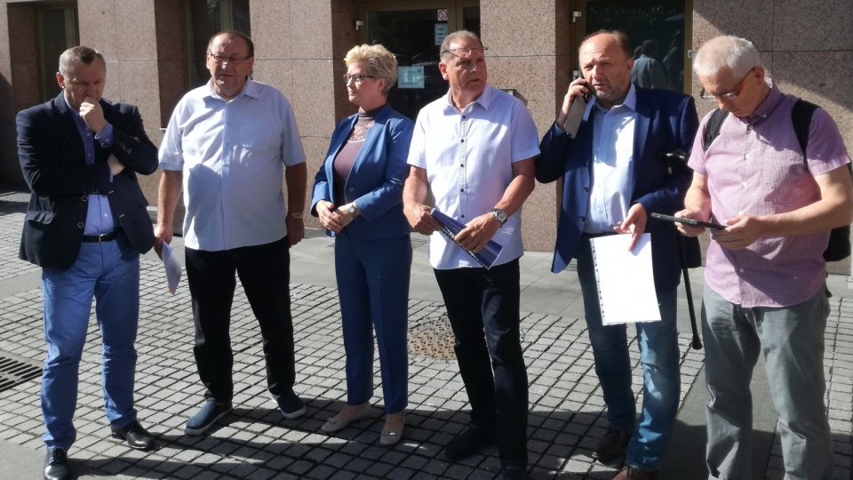 Politycy PiS tuż przed rozpoczęciem konferencji prasowej. Fot. Marcin Doliński