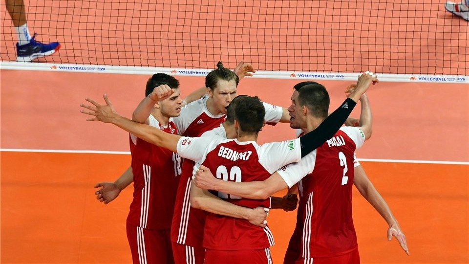 Polscy siatkarze cieszą się z udanej akcji w meczu z Argentyną w 10. kolejce Ligi Narodów 2019. Fot. materiały prasowe/volleyball.world
