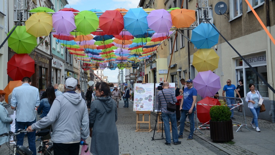 Rynek i część ulicy Królowej Jadwigi, którą już zdobią kolorowe parasolki, staną się festiwalowym centrum. Fot. Sławomir Jezierski