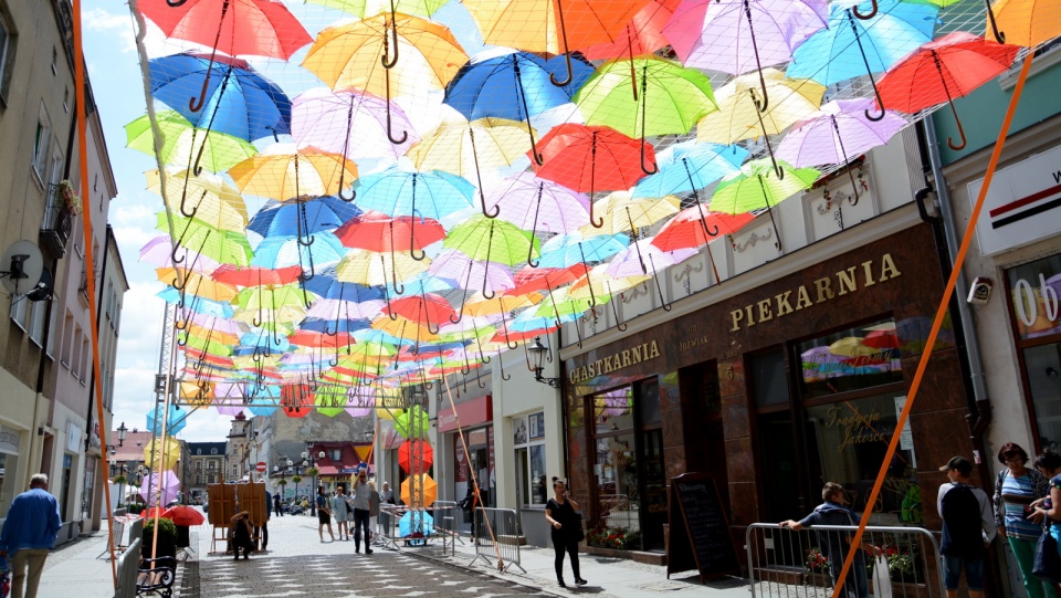 Rynek i część ulicy Królowej Jadwigi, którą już zdobią kolorowe parasolki, staną się festiwalowym centrum. Fot. Sławomir Jezierski