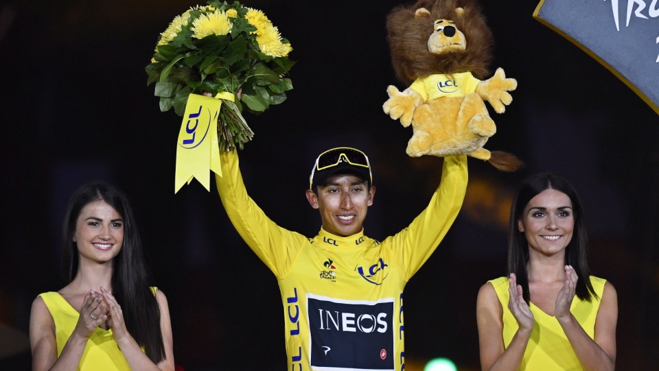 Na zdjęciu Kolumbijczyk Egan Bernal, triumfator Tour de France 2019. Fot. PAP/EPA/JULIEN DE ROSA