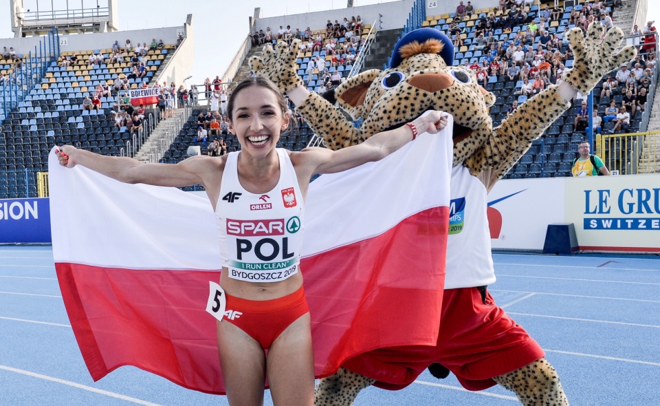 Polka Sofia Ennaoui cieszy się po biegu na 1500 m podczas drużynowych mistrzostwa Europy w lekkiej atletyce. Fot. PAP/Paweł Skraba