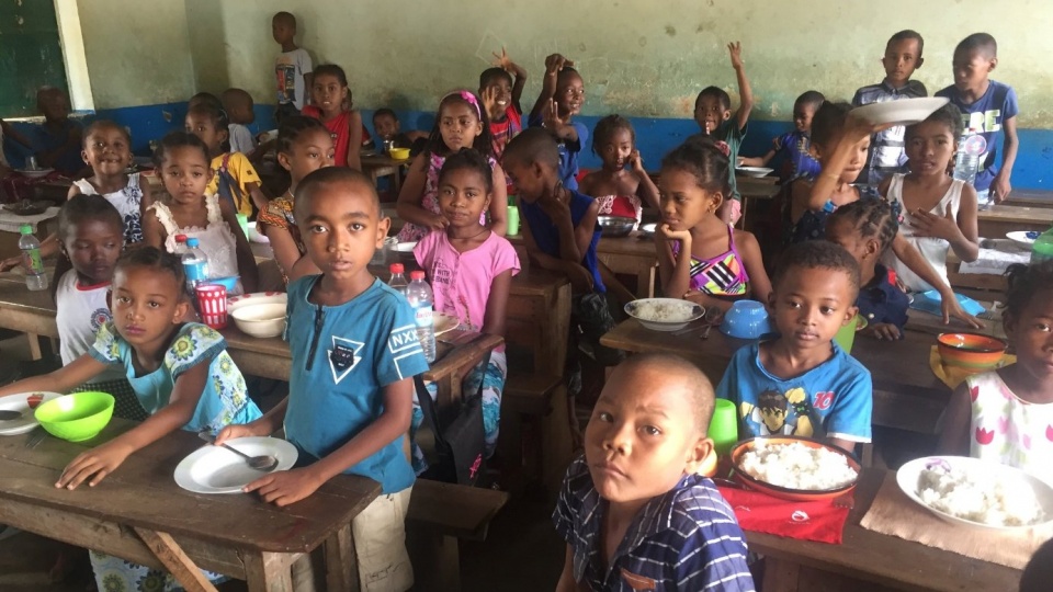 Zbieramy okulary słoneczne i gotowe okulary korekcyjne na potrzeby planowanej Misji Pomocy Medycznej dla dzieci i dorosłych w Mampikony na Madagaskarze. Fot. Nadesłana