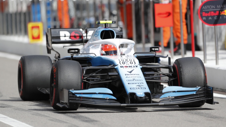 Na zdjęciu bolid Williamsa z Robertem Kubica na pokładzie podczas Grand Prix Rosji Formuły 1. Fot. PAP/EPA/ZURAB KURTSIKIDZE