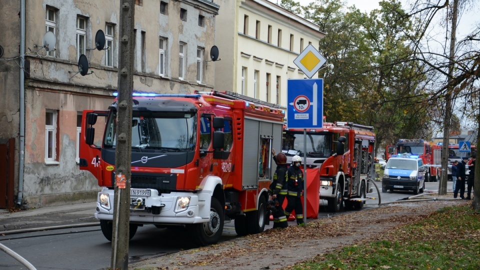 Pożar wybuchł w poniedziałkowe południe w kamienicy w Inowrocławiu/fot. Sławomir Jezierski