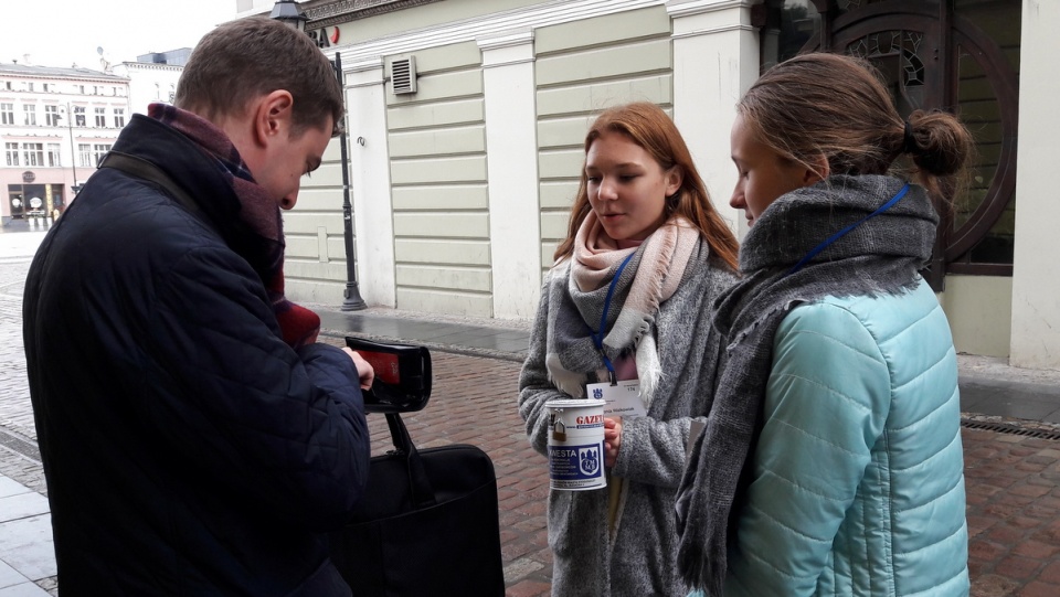 Pierwszych wolontariuszy z puszkami można było spotkać we wtorek na Starówce i w Śródmieściu/fot. Tatiana Adonis