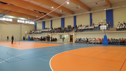 Nowa, pełnowymiarowa hala sportowa przy Zespole Szkół Elektronicznych w Bydgoszczy otwarta. Fot. Tatiana Adonis