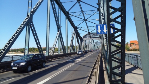 6 firm konkuruje o nadzór nad przebudową mostu im. Piłsudskiego