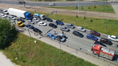 Trzy auta zderzyły się w Bydgoszczy. Jedna osoba zawieziona do szpitala