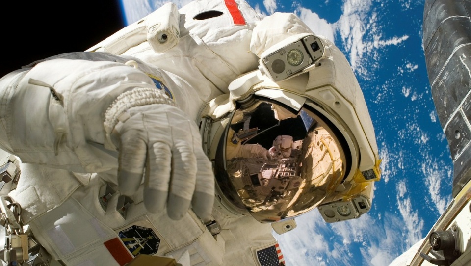 Czy leci z nami lekarz? Kłopoty zdrowotne członka załogi ISS trzeba było rozwiązać zdalnie./fot. Pixabay