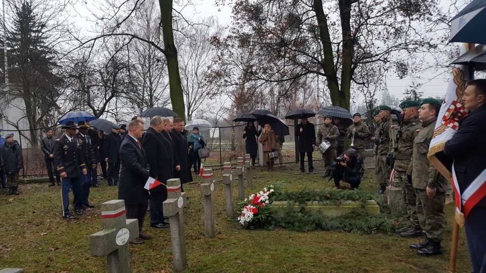 Pierwszym akcentem obchodów było złożenie kwiatów pod pomnikiem Ofiar Zbrodni Pomorskiej oraz na grobie Gerarda Pająkowskiego/fot. Katarzyna Prętkowska