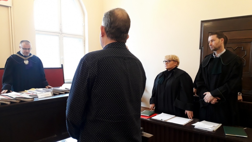 Składanie przysięgi przed przesłuchaniem świadka i oskarżyciela posiłkowego./fot. Kamila Zroślak