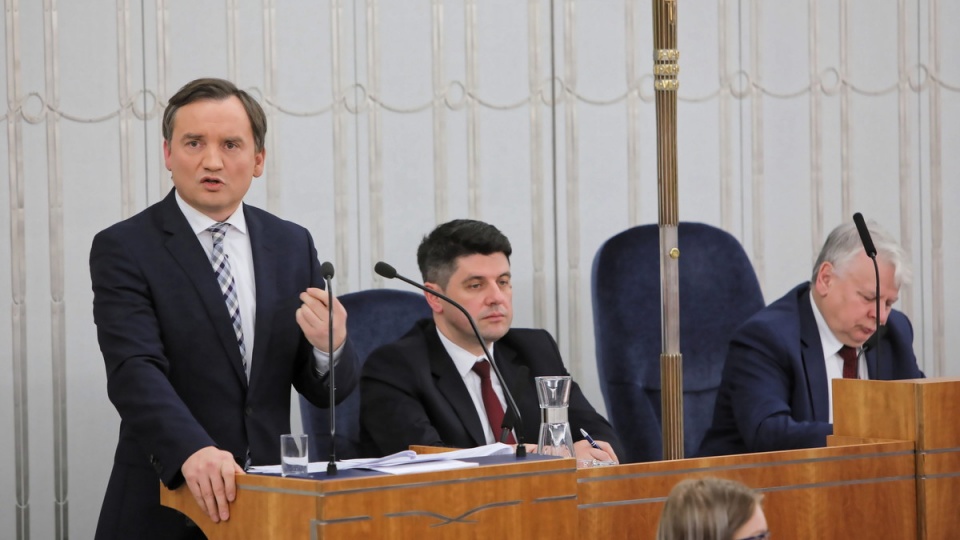 Minister sprawiedliwości Zbigniew Ziobro przemawia podczas posiedzenia Senatu/fot. Wojciech Olkuśnik, PAP