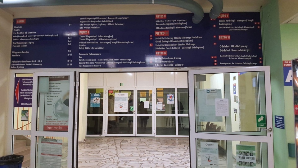 Wojewódzki Szpital Zespolony w Toruniu nie zamyka drzwi dla odwiedzających, ale wprowadza pewne ograniczenia. Fot. Katarzyna Prętkowska