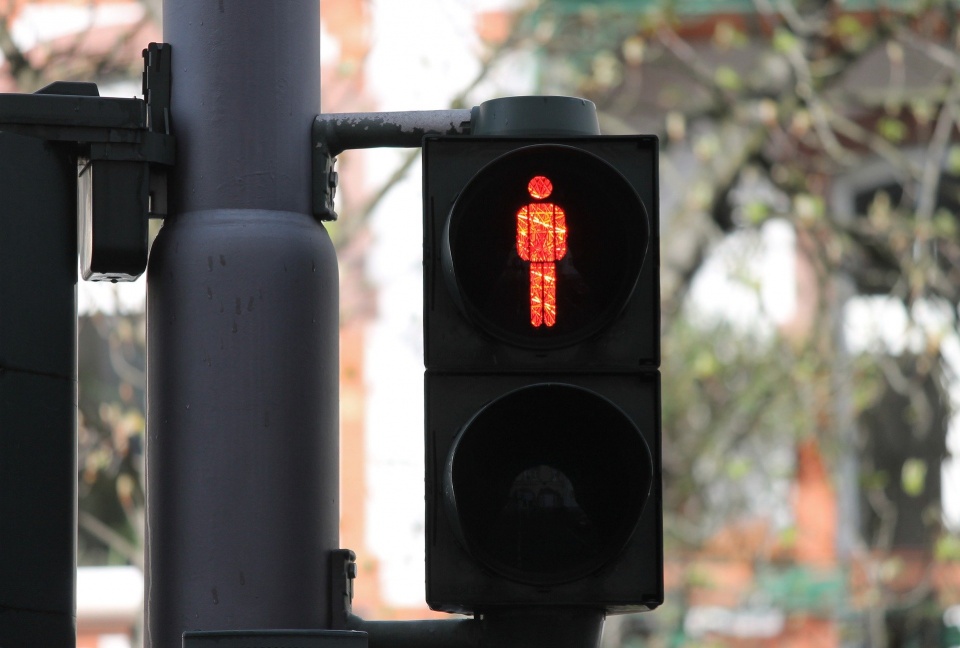 Przejście na czerwonym świetle jest wykroczeniem!/fot. Pixabay