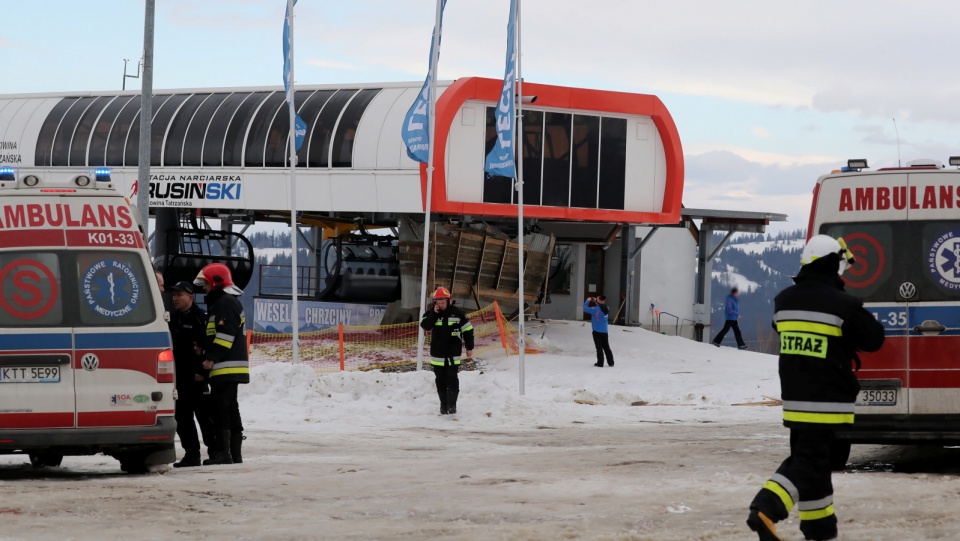 Służby na miejscu wypadku w Bukowinie Tatrzańskiej. Fot. PAP/Grzegorz Momot